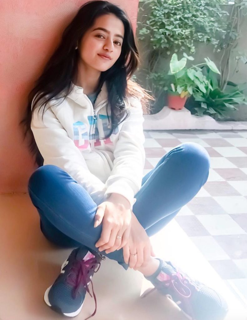 Helly Shah Hot Images In Jeans Top