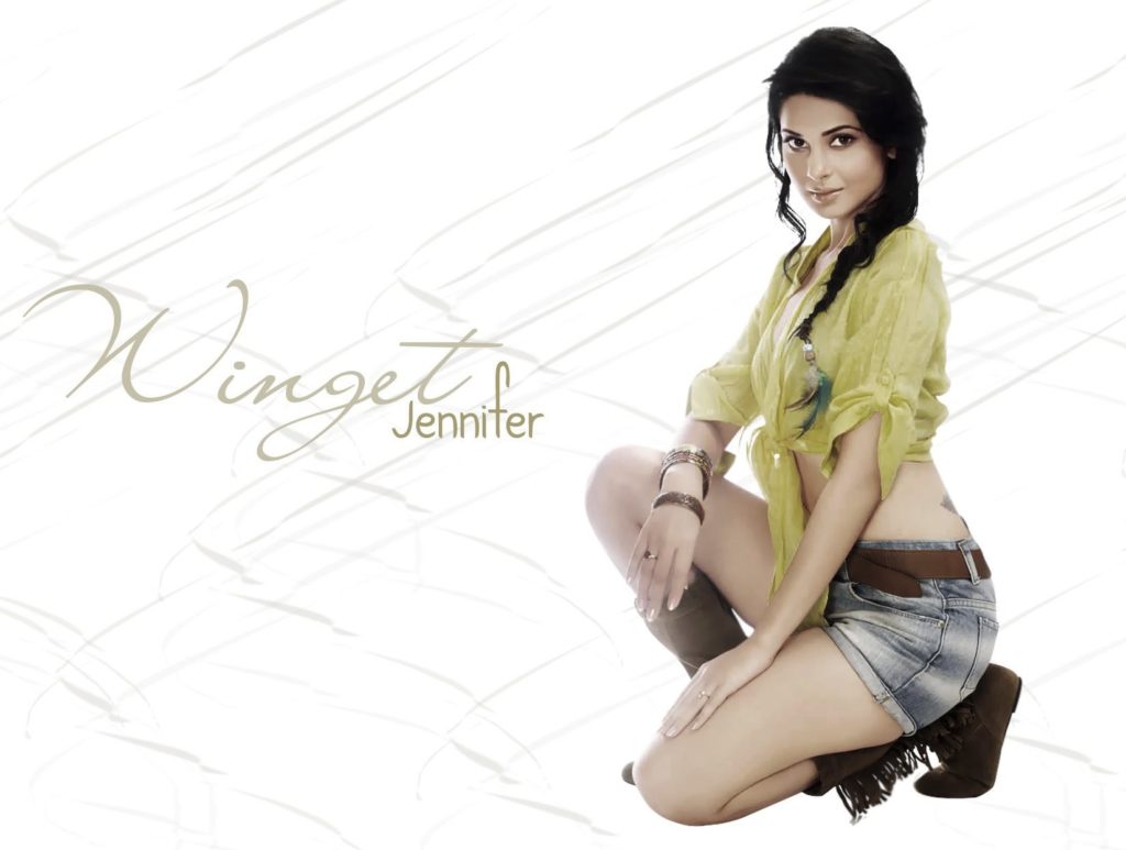Jennifer Winget Hot & Sexy Navel Pics In Short Jeans & Bra