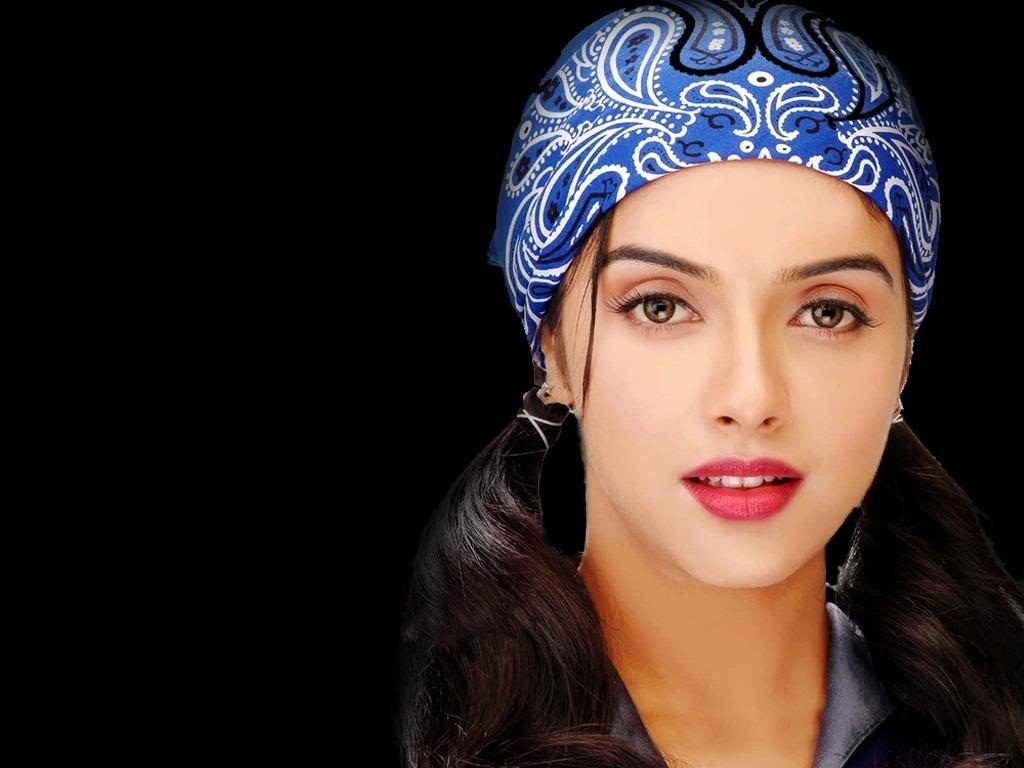 Asin Upcoming Movie Look Wallpapers