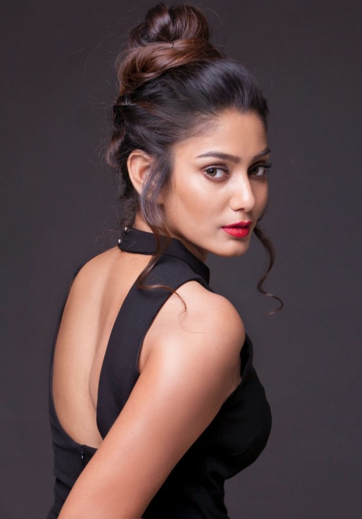 Sana Makbul Wallpapers In Backless Clothes