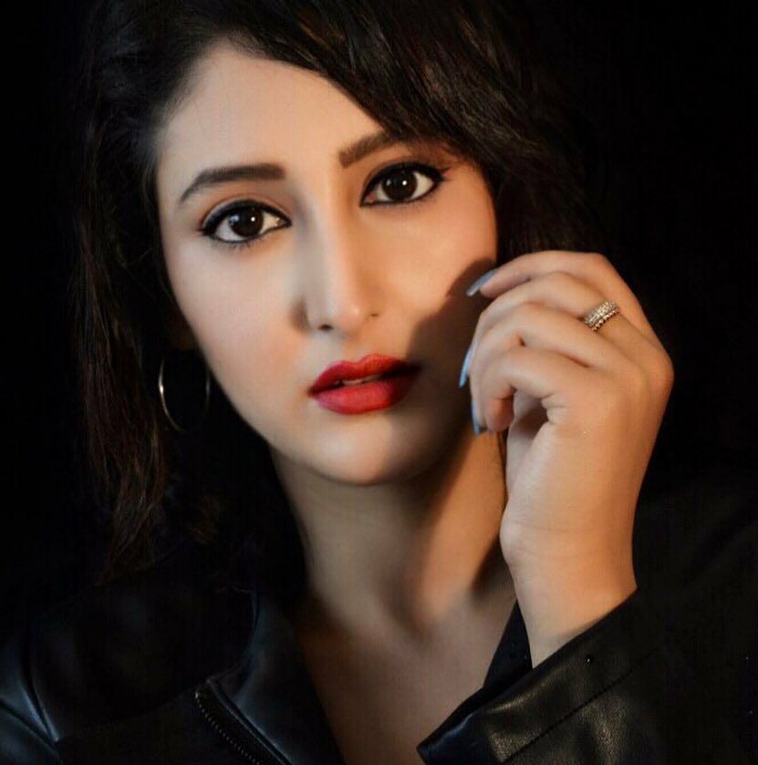 Shivya Pathania New Pictures