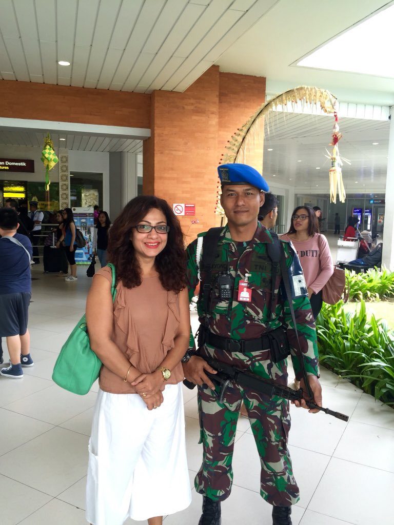 Tarana Raja HD Pics With Army Officer