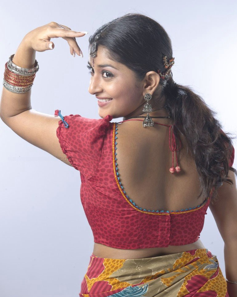 Meera Jasmine In Backless Saree Photos
