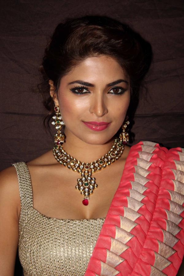 Parvathy Omanakuttan Hair Style Pictures