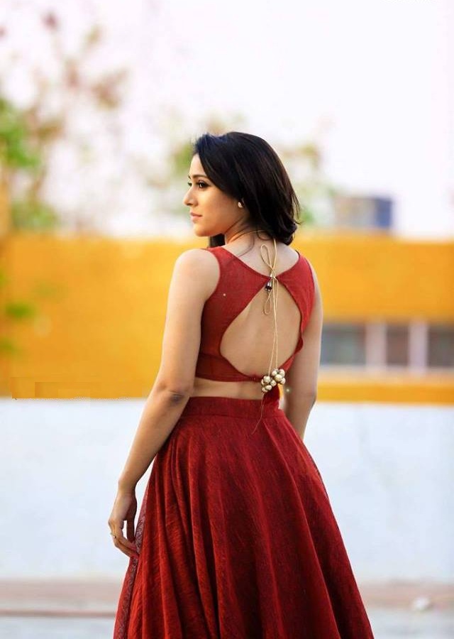 Rashmi Gautam In Backless Clothes Pics