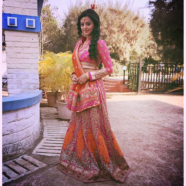 Helly Shah HD Pictures