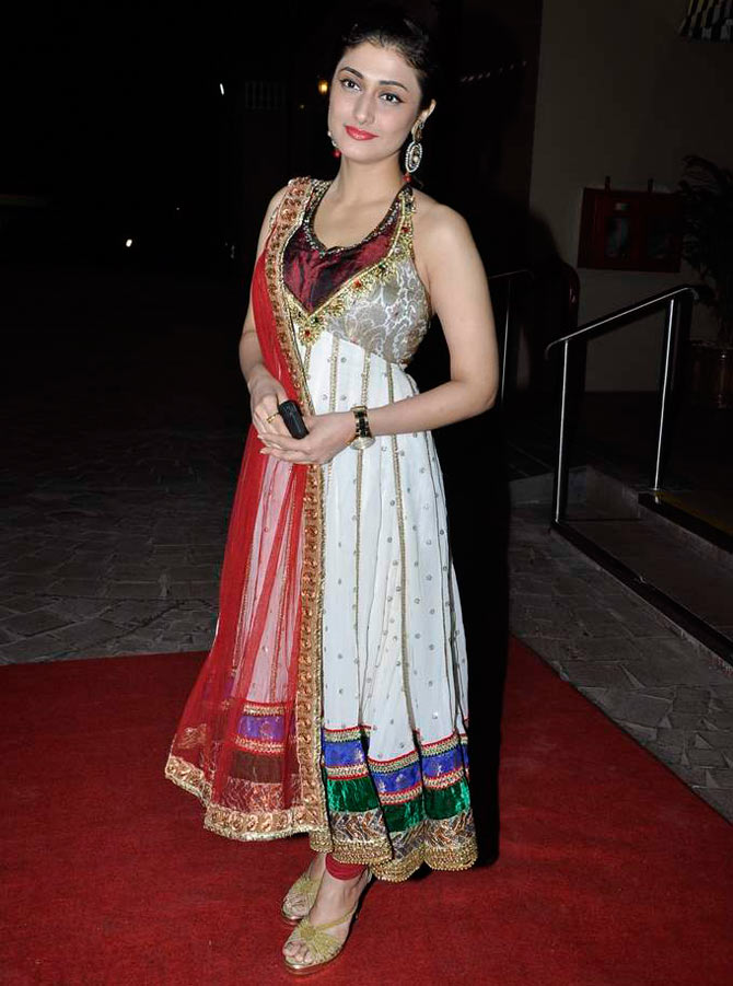 Bollywood Actress Ragini Khanna Hot Images