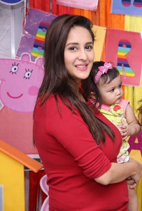 Chahat Khanna Cute Wallpapers Gallery