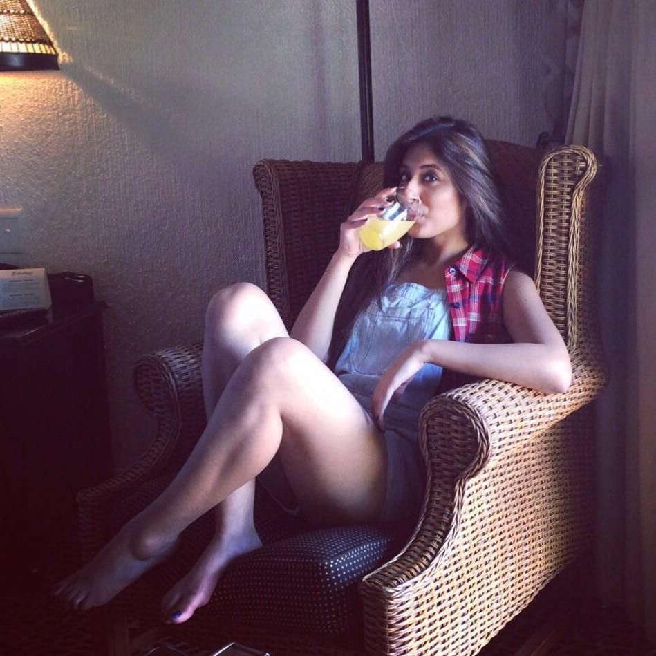 Kritika Kamra Sexy Thigh Pictures