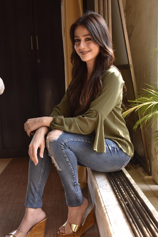 Priyal Gor Hot Images In Jeans Top
