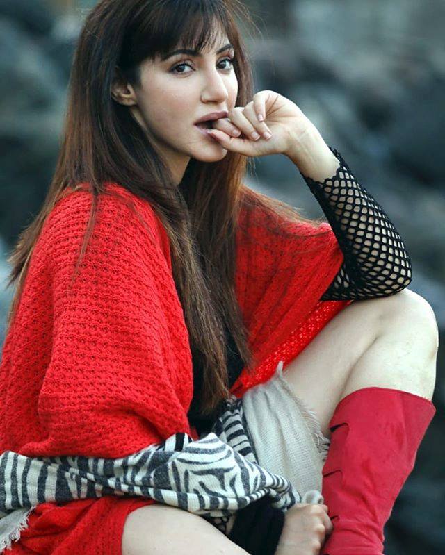 Reyhna Malhotra Sexy Thigh Pictures