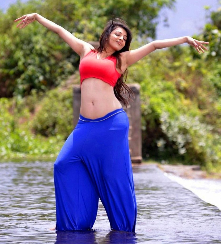 kajal aggarwal in bra hot and sexy pics