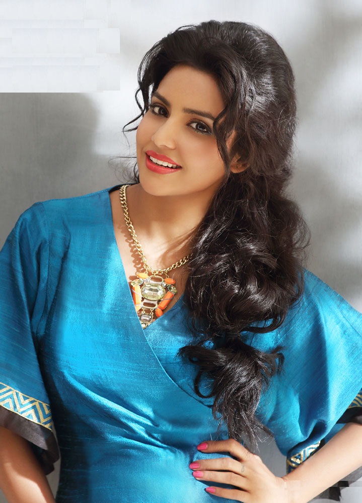 Priya Anand New Hair Style Pictures Gallery