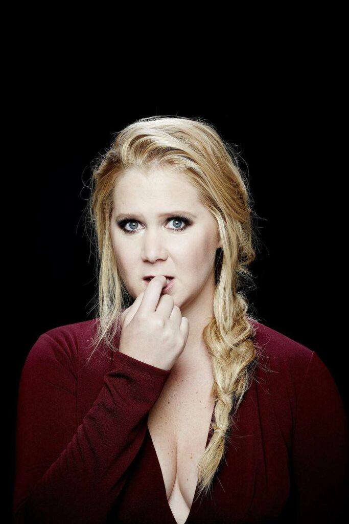 Amy Schumer Sexy Pose Images