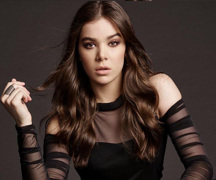 Hailee Steinfeld Oops Moment Photos