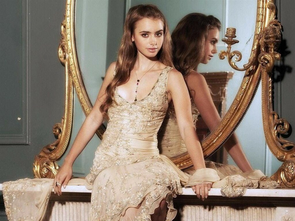 Lily Collins Sexy Pictures