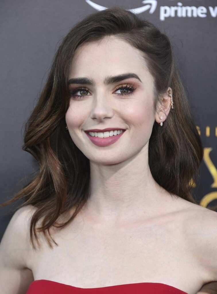 Lily-Collins-Smiling-Images