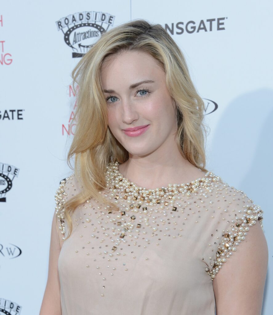 Ashley-Johnson-Haircut-Pictures
