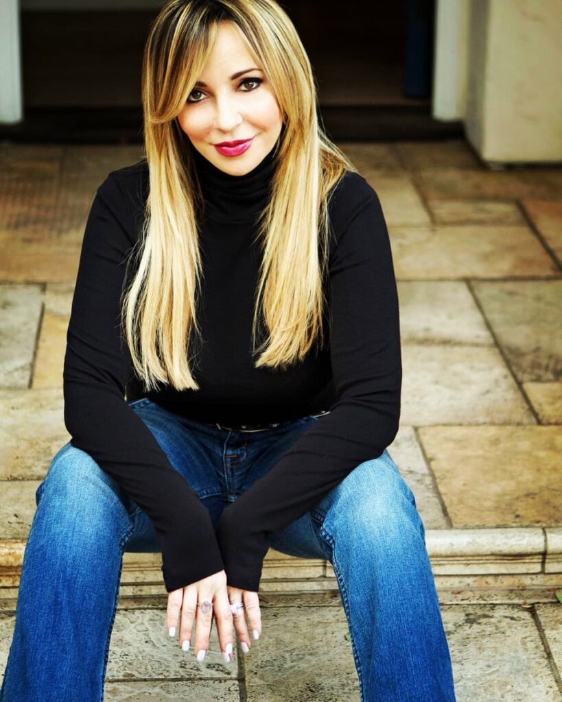 Tara Strong Jeans Wallpapers
