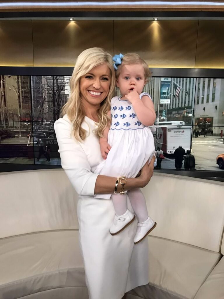 Ainsley Earhardt Smile Face Pictures