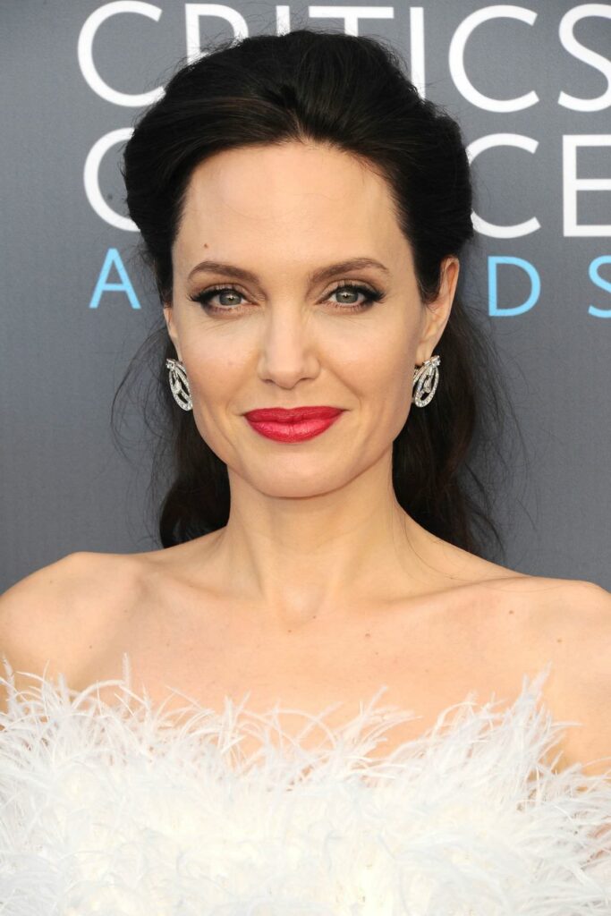 Angelina Jolie Makeup Pics