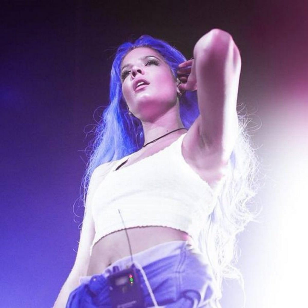 Halsey Smile Face Wallpapers