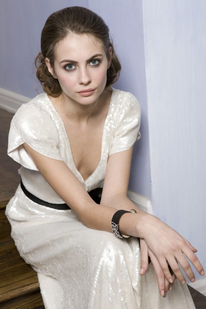 Willa Holland Braless Wallpapers
