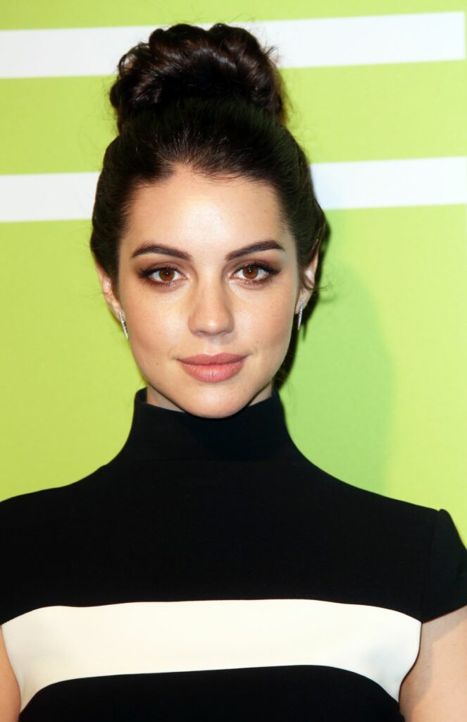 Adelaide Kane Sexy Wallpapers