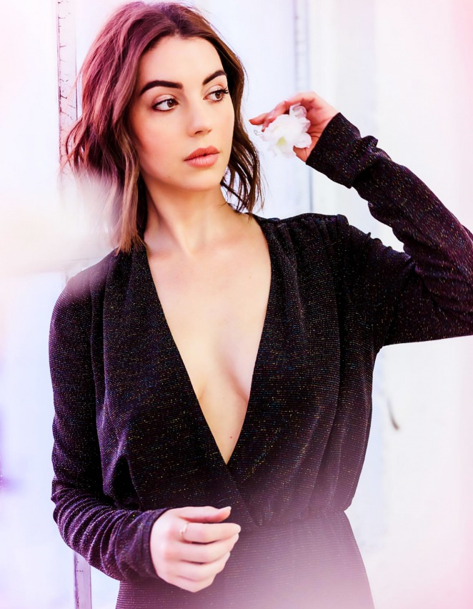 Adelaide Kane Topless Pictures